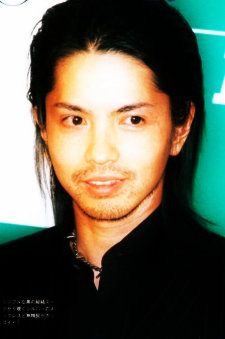 “クロロ”HYDE、神戸に光臨！ファン興奮のVAMPSアリーナ公演初日