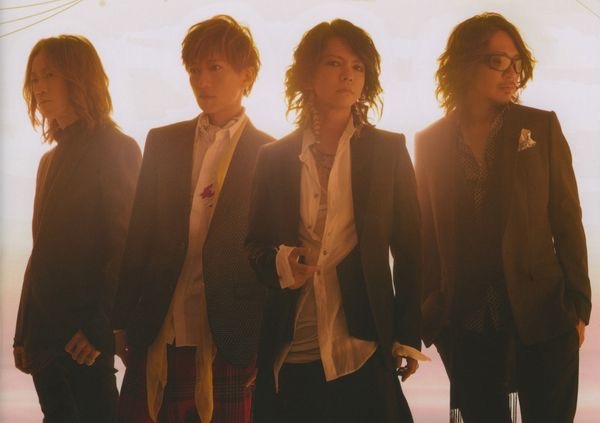 “クロロ”HYDE、神戸に光臨！ファン興奮のVAMPSアリーナ公演初日