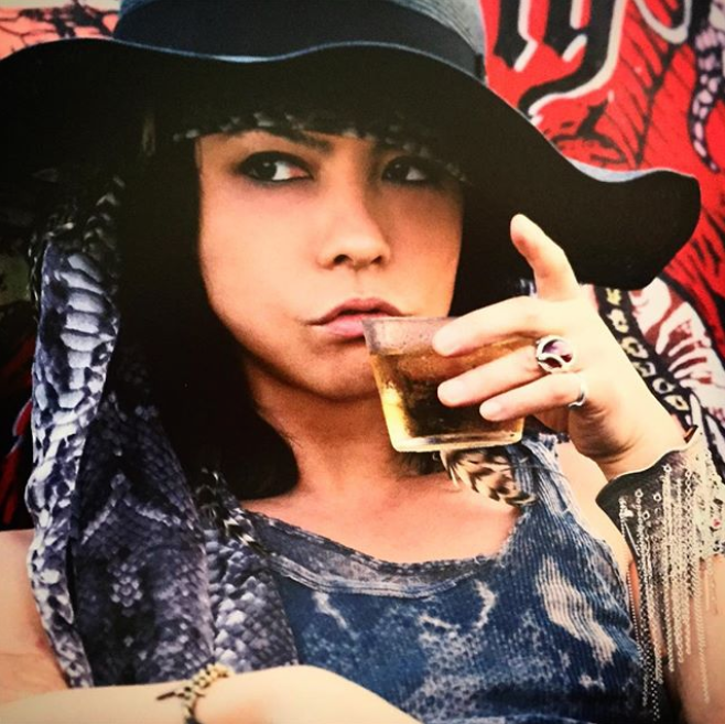 “クロロ”HYDE、神戸に光臨！ファン興奮のVAMPSアリーナ公演初日