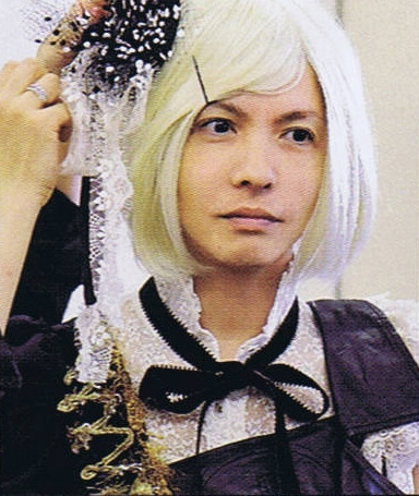 “クロロ”HYDE、神戸に光臨！ファン興奮のVAMPSアリーナ公演初日