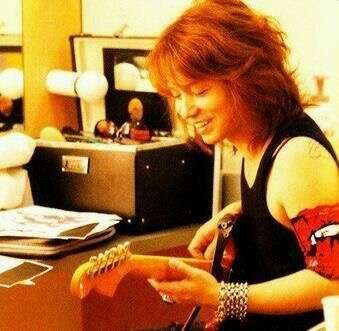 “クロロ”HYDE、神戸に光臨！ファン興奮のVAMPSアリーナ公演初日