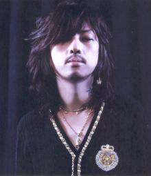 “クロロ”HYDE、神戸に光臨！ファン興奮のVAMPSアリーナ公演初日