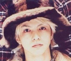 “クロロ”HYDE、神戸に光臨！ファン興奮のVAMPSアリーナ公演初日