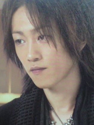 “クロロ”HYDE、神戸に光臨！ファン興奮のVAMPSアリーナ公演初日