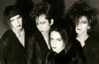 “クロロ”HYDE、神戸に光臨！ファン興奮のVAMPSアリーナ公演初日