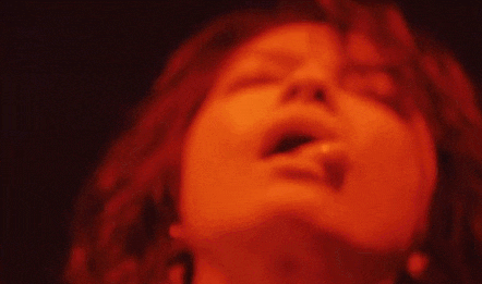 “クロロ”HYDE、神戸に光臨！ファン興奮のVAMPSアリーナ公演初日