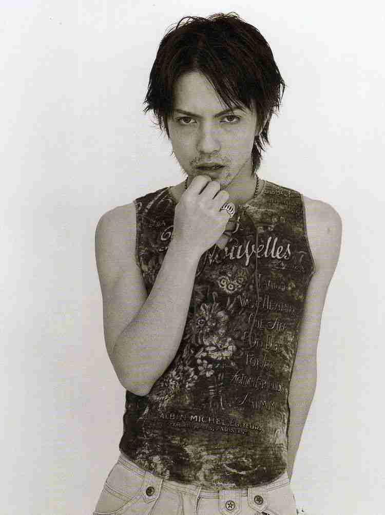 “クロロ”HYDE、神戸に光臨！ファン興奮のVAMPSアリーナ公演初日