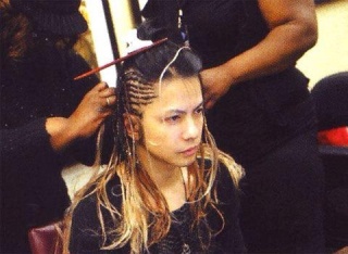 “クロロ”HYDE、神戸に光臨！ファン興奮のVAMPSアリーナ公演初日