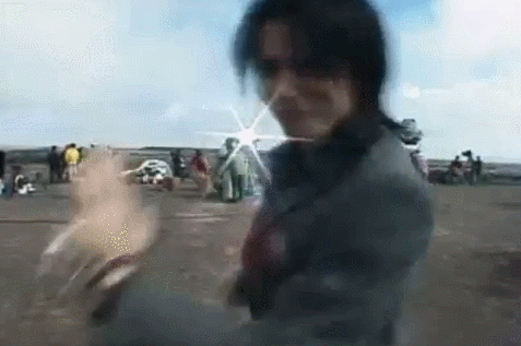 “クロロ”HYDE、神戸に光臨！ファン興奮のVAMPSアリーナ公演初日