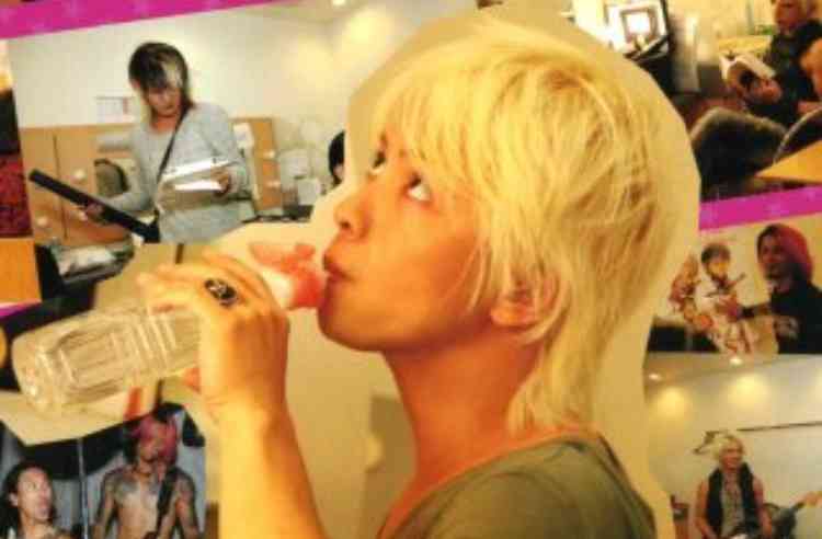 “クロロ”HYDE、神戸に光臨！ファン興奮のVAMPSアリーナ公演初日