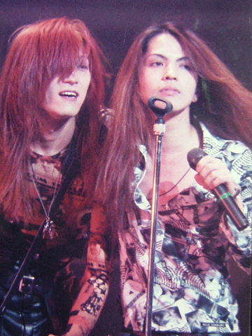 “クロロ”HYDE、神戸に光臨！ファン興奮のVAMPSアリーナ公演初日