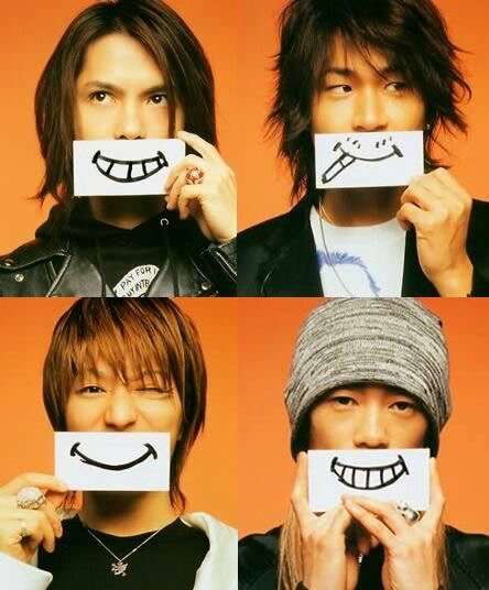 “クロロ”HYDE、神戸に光臨！ファン興奮のVAMPSアリーナ公演初日