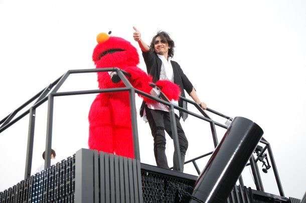 “クロロ”HYDE、神戸に光臨！ファン興奮のVAMPSアリーナ公演初日