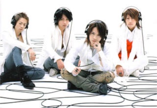 “クロロ”HYDE、神戸に光臨！ファン興奮のVAMPSアリーナ公演初日