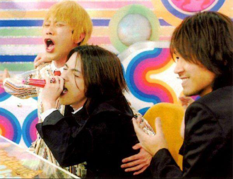 “クロロ”HYDE、神戸に光臨！ファン興奮のVAMPSアリーナ公演初日