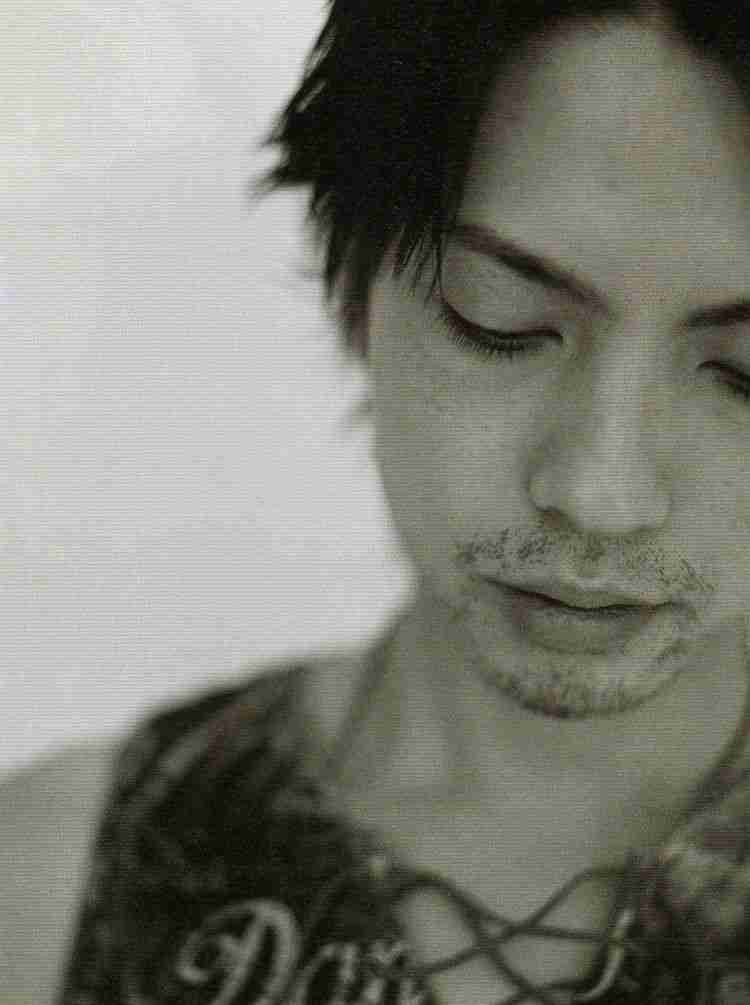 “クロロ”HYDE、神戸に光臨！ファン興奮のVAMPSアリーナ公演初日