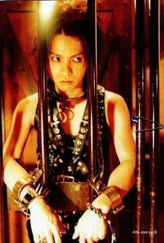 “クロロ”HYDE、神戸に光臨！ファン興奮のVAMPSアリーナ公演初日