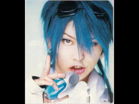 “クロロ”HYDE、神戸に光臨！ファン興奮のVAMPSアリーナ公演初日