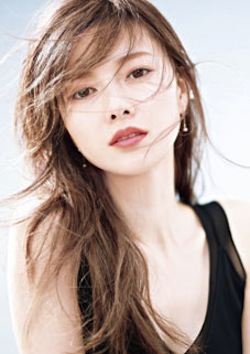 乃木坂46白石麻衣、大ヒット写真集“続編グラビア”が「女神すぎる」と話題