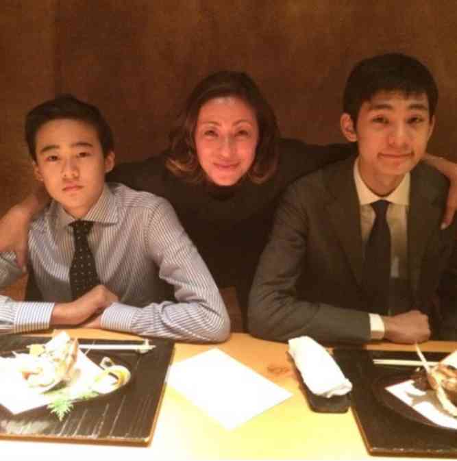 RIKACO、長男が4歳だった頃の親子ショットに反響「素敵過ぎて泣けてきます」