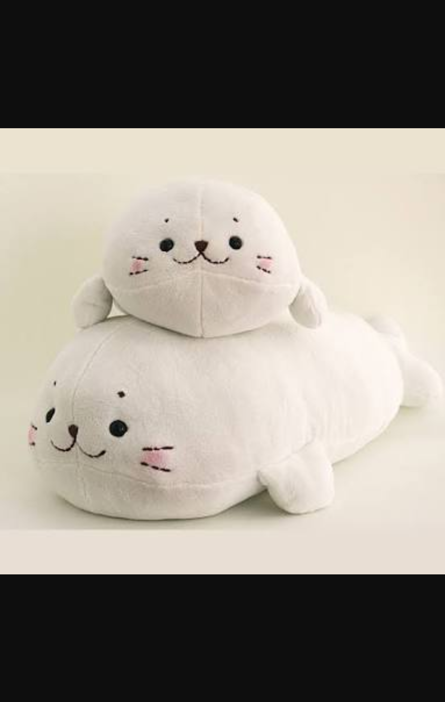 ぬいぐるみを抱いて寝る人！