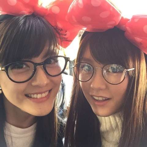 桐谷美玲＆河北麻友子、これは目立つ！ディズニー双子コーデに女子興奮