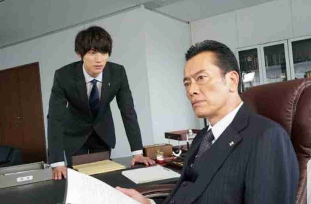 遠藤憲一、女装姿が衝撃的！バーのママ役