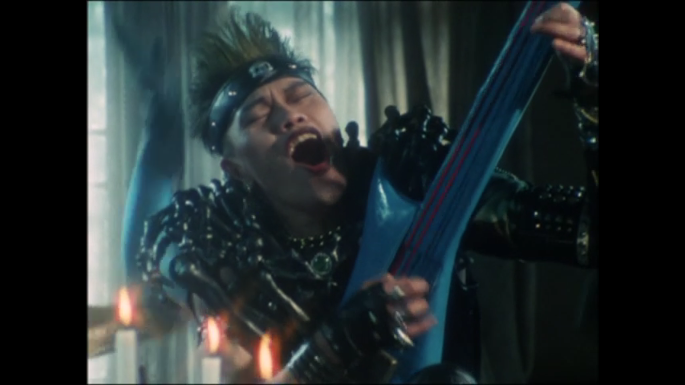 遠藤憲一、女装姿が衝撃的！バーのママ役