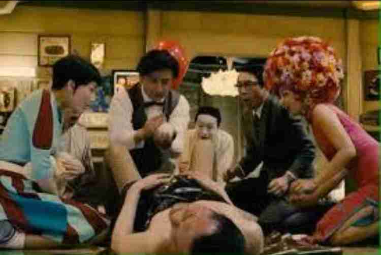 遠藤憲一、女装姿が衝撃的！バーのママ役