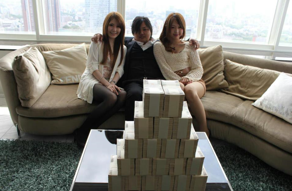 そこそこお金持ちなのを隠して生きている方。