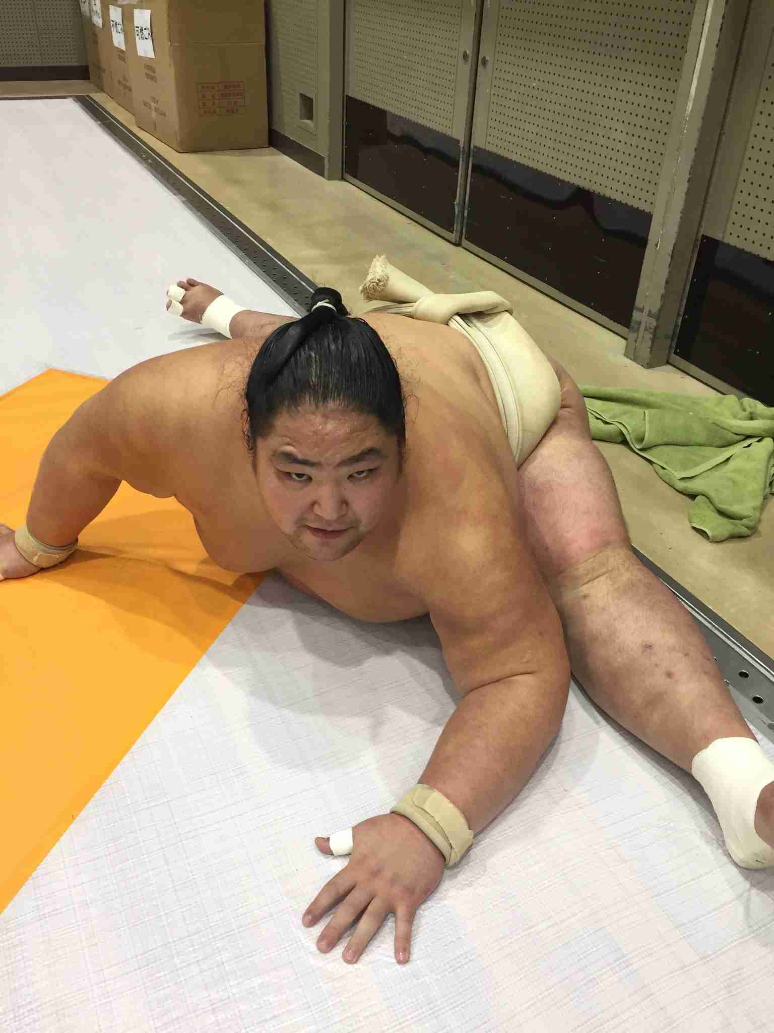 オフィスメイクの定番コスメ