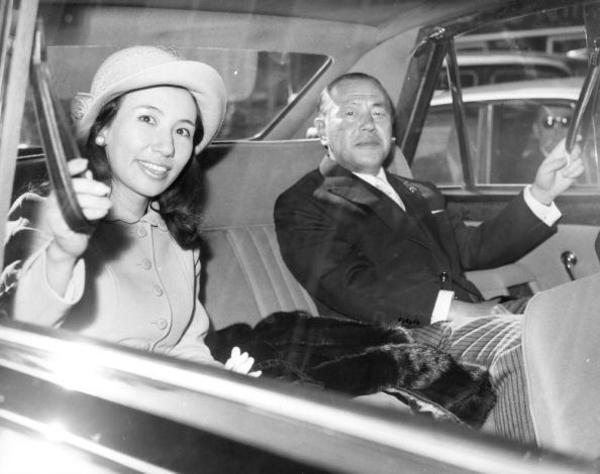 若い頃の政治家を淡々と貼るトピ