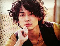 “綾野剛が演じた中で好きな役”ランキングを発表＜1位～20位＞
