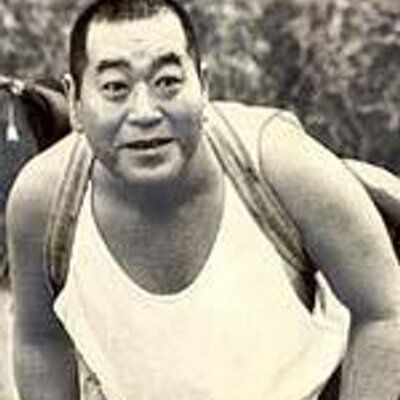 リュックとスニーカーを使ったおしゃれなコーデを教えてください。