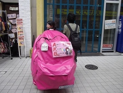 リュックとスニーカーを使ったおしゃれなコーデを教えてください。