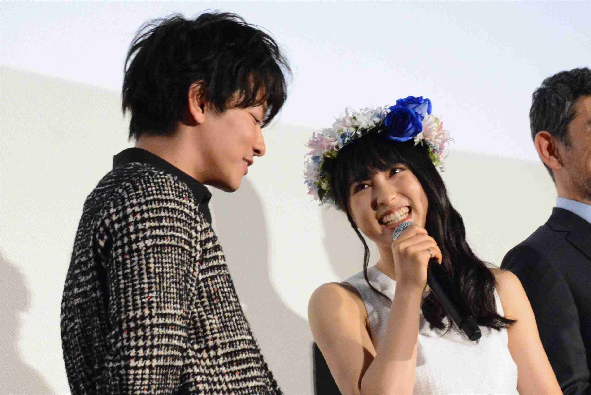 土屋太鳳の“サービス精神”に佐藤健が困惑 自分でネタ振りしてイベント盛り上げ