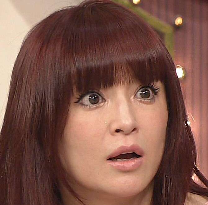 浜崎あゆみ、“チュー顔”写真公開で「全てが可愛すぎ」「お肌ちゅるちゅる」