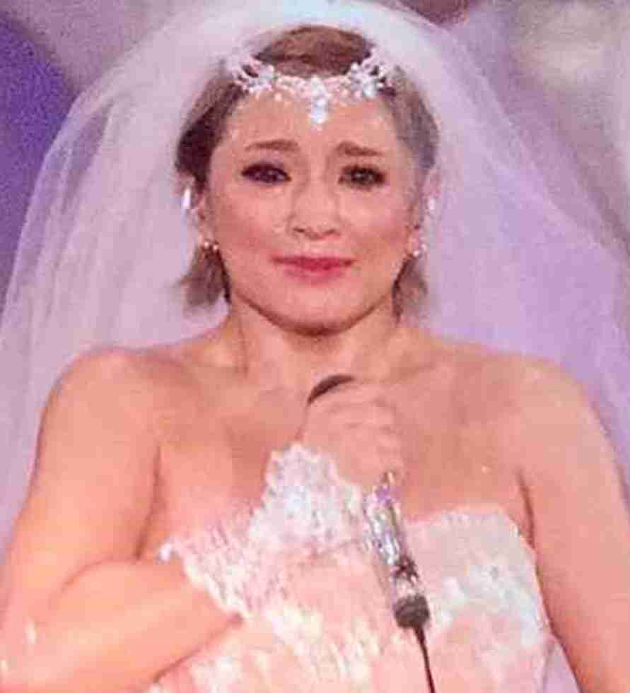 浜崎あゆみ、“チュー顔”写真公開で「全てが可愛すぎ」「お肌ちゅるちゅる」