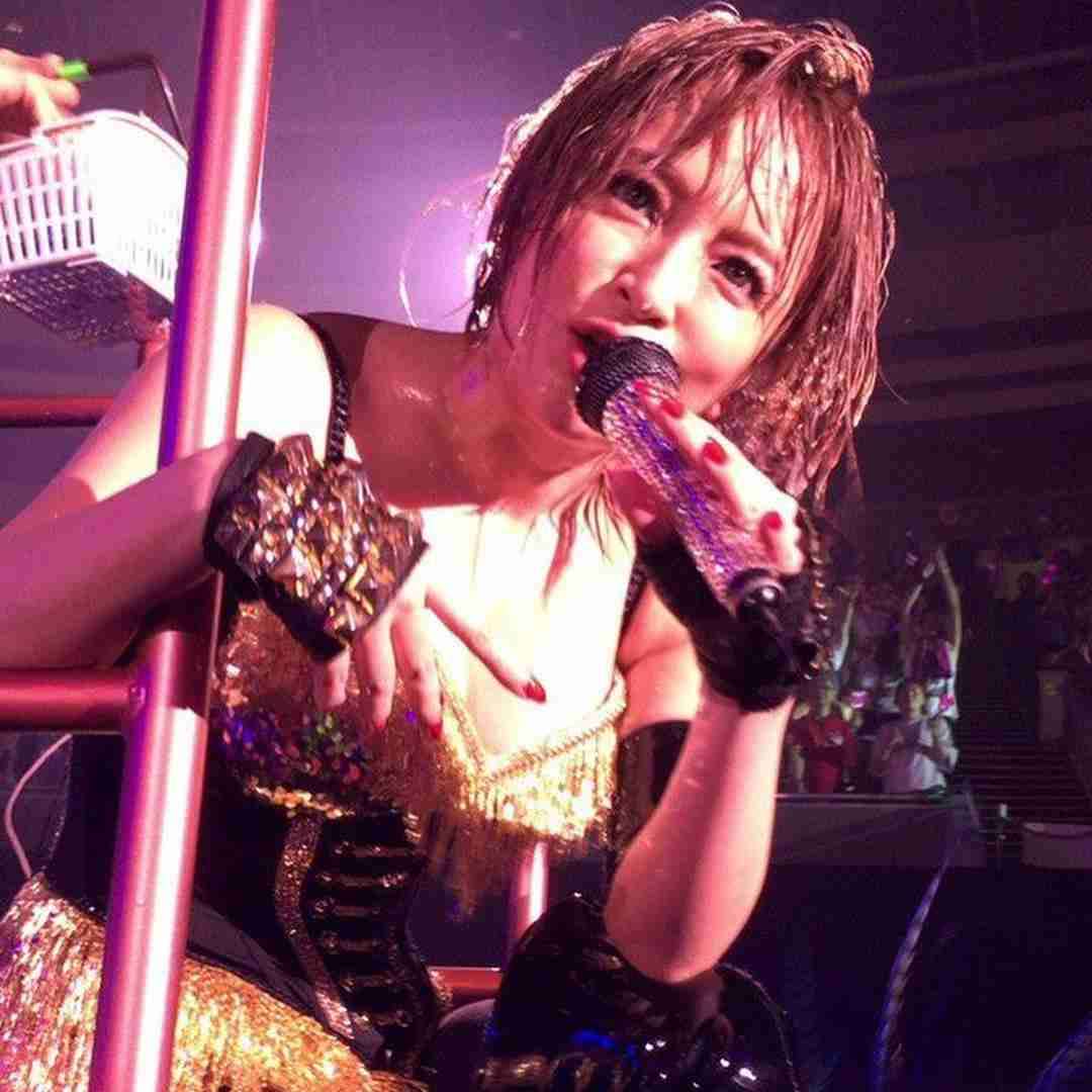 浜崎あゆみ、“チュー顔”写真公開で「全てが可愛すぎ」「お肌ちゅるちゅる」
