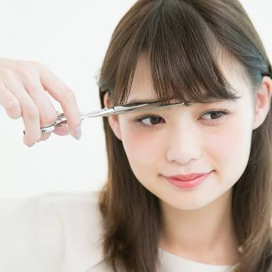前髪自分で切りますか?