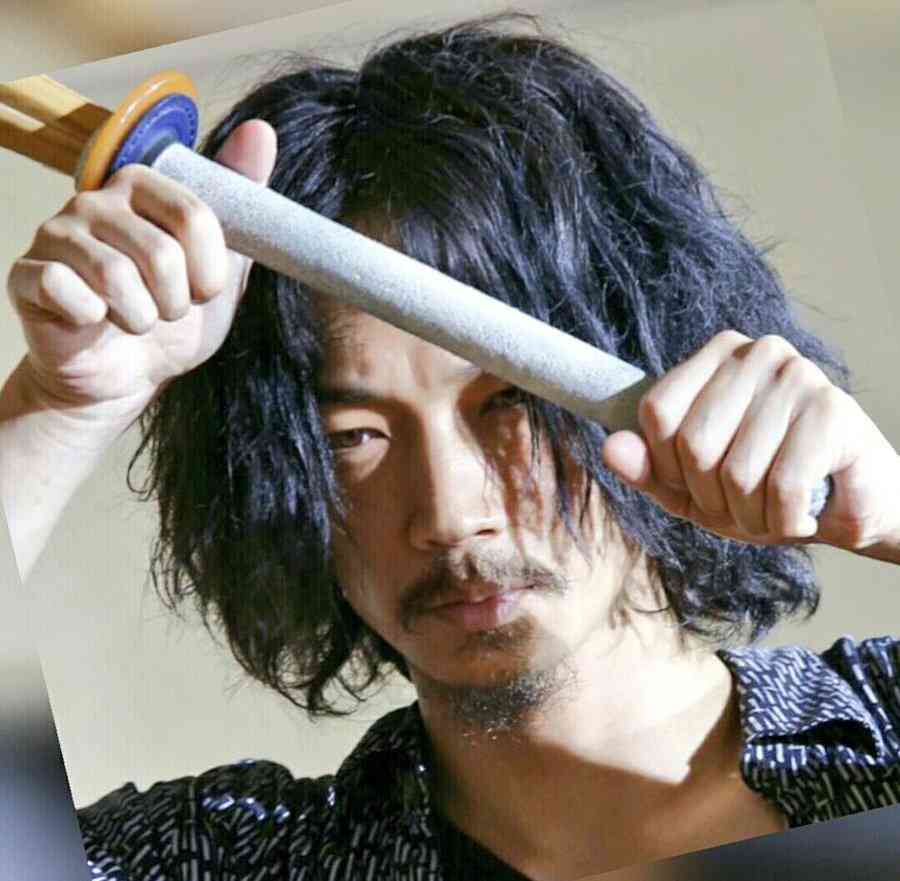 綾野剛さんの画像を貼るトピ