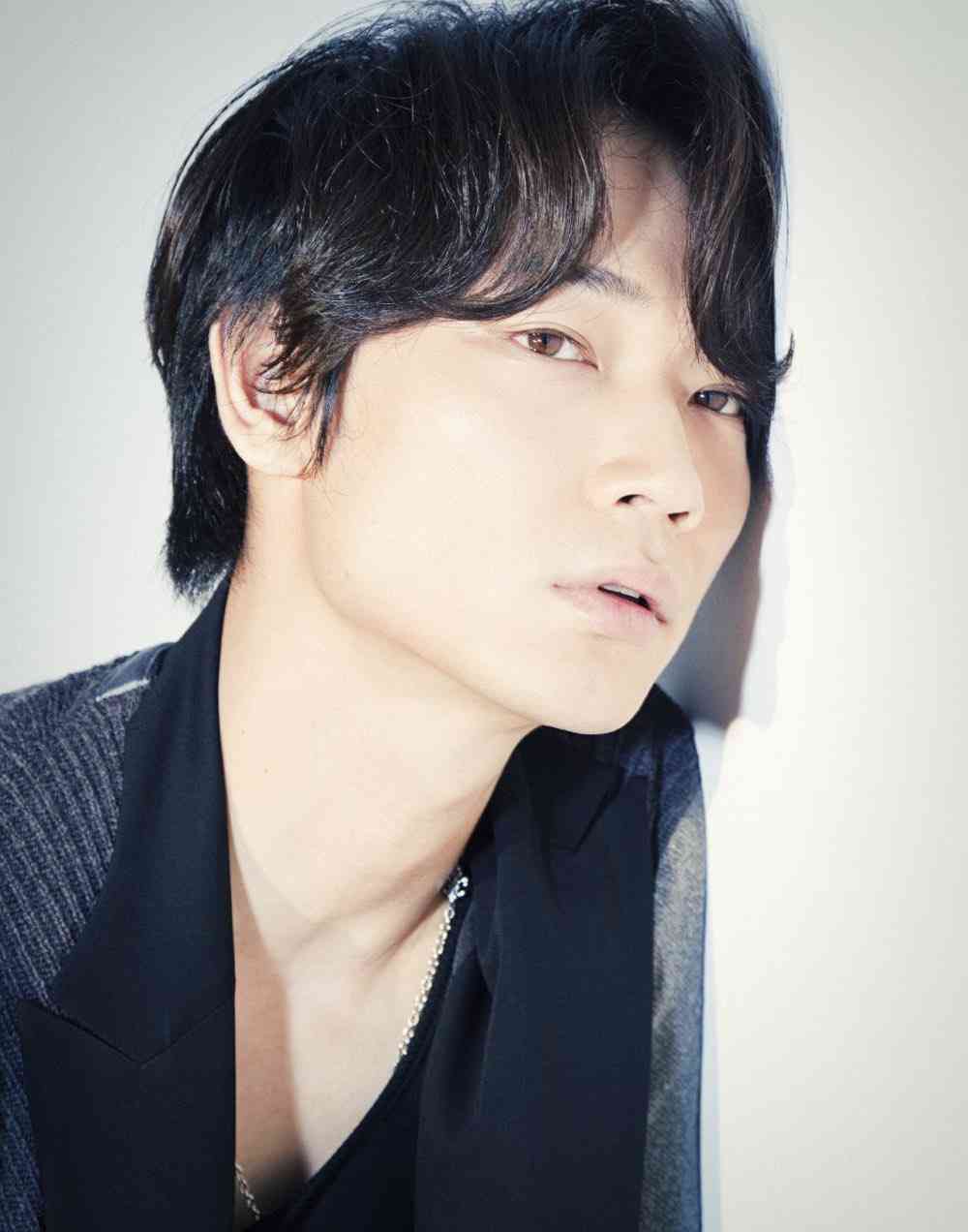 綾野剛さんの画像を貼るトピ