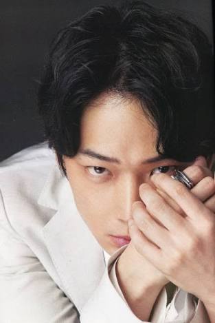 綾野剛さんの画像を貼るトピ