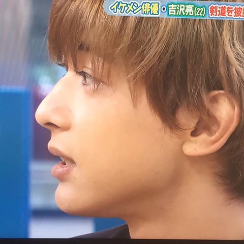 イケメンの横顔画像を貼るトピ