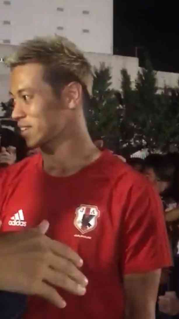イケメンの横顔画像を貼るトピ