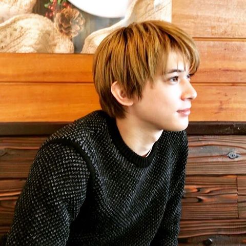 イケメンの横顔画像を貼るトピ