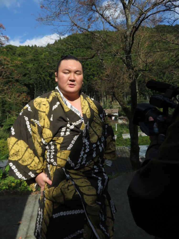 やくみつる氏、日馬富士引退問題は「白鵬に一番非がある」