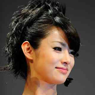 和田アキ子「こう見えて靴の大きさ一緒」の深田恭子と2ショット