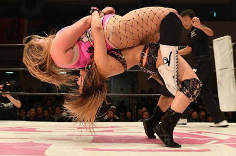 ブルゾンちえみ、超絶セクシー衣装でステージ降臨 Royal Flush初ライブパフォーマンス<TGC広島2017>