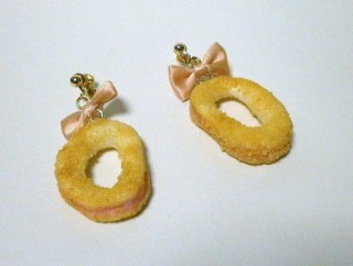 イヤリングを着けると痛くなる方いますか？